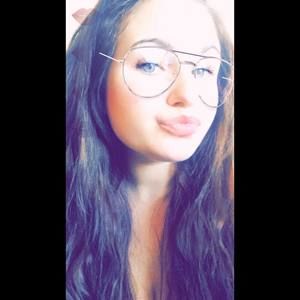 Meet your Posher, Alisha